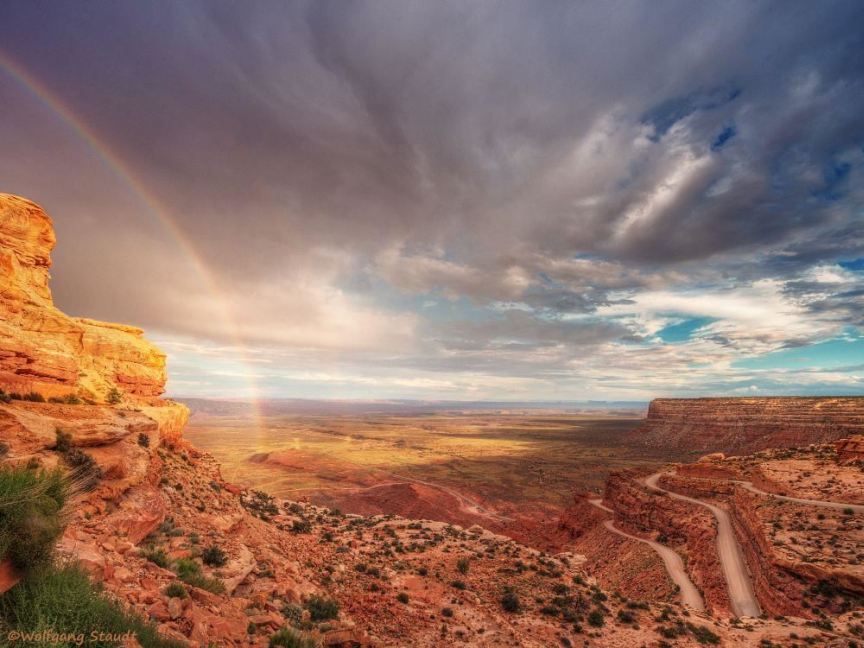A panoramic view of Moki Dugway