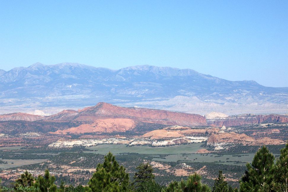 Waterpocket Fold, Henry Mtns background